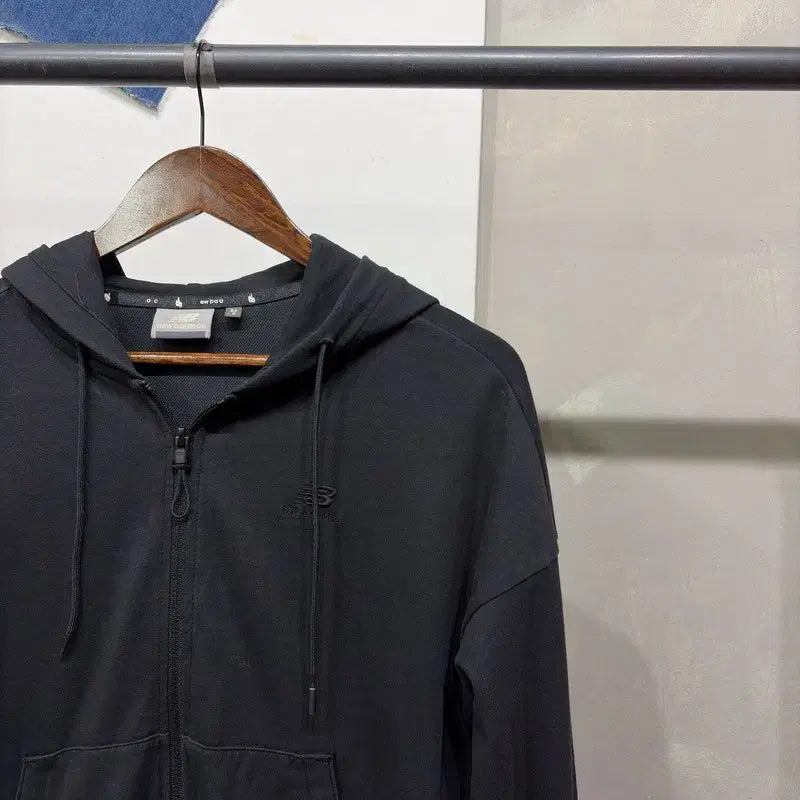 [SOLD OUT] (95) 뉴발란스 여성 캐주얼 자수 크롭 후드집업 자켓