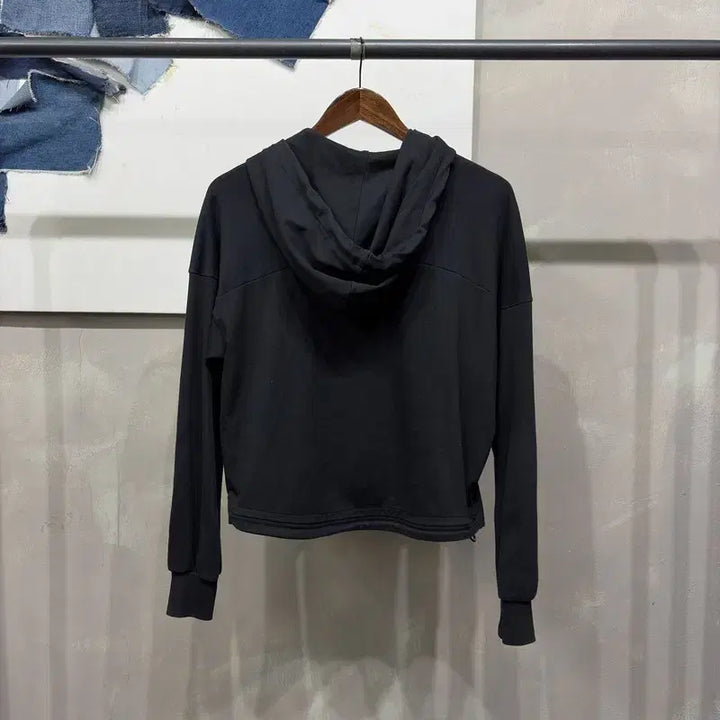 [SOLD OUT] (95) 뉴발란스 여성 캐주얼 자수 크롭 후드집업 자켓