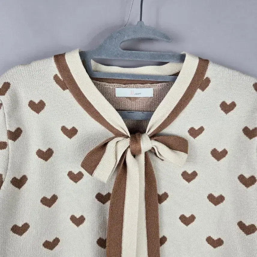 [SOLD OUT] [무료배송]JJ지코트 F 여성 진주 단추 리본 하트 긴팔 니트