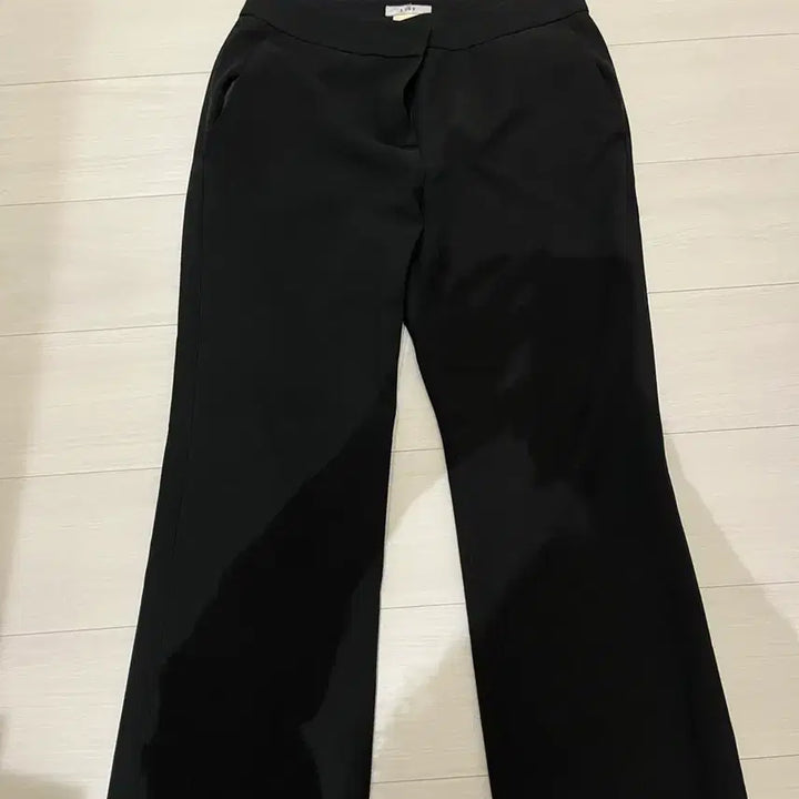 [BUNJANG] LIST Black Bootcut Slacks / LIST 블랙 부츠컷 슬랙스 55반-66