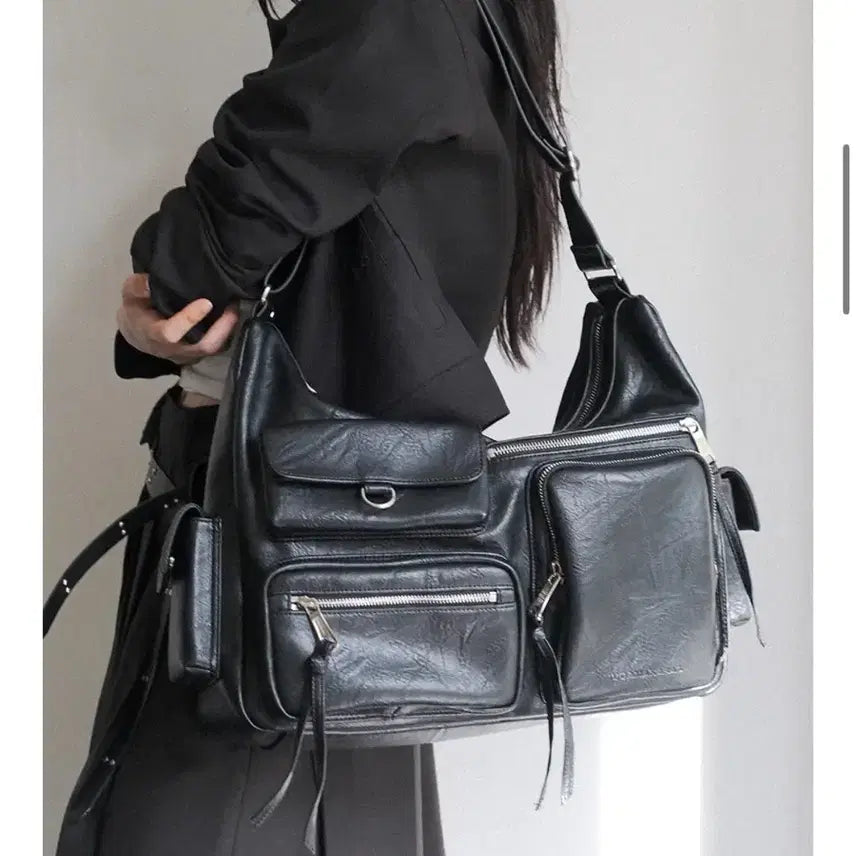 [BUNJANG] Lee WoogaMakarus Multi-Pocket Leather Shoulder Bag Black / 이우가마카라스 멀티포켓 레더백 블랙