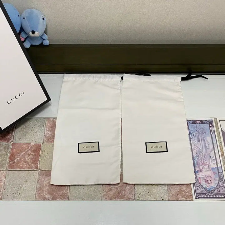 [BUNJANG] Gucci Shoe Box Set with Dust Bag, Inserts, and Booklet / 구찌 신발 박스 + 더스트 + 속지 + 북렛
