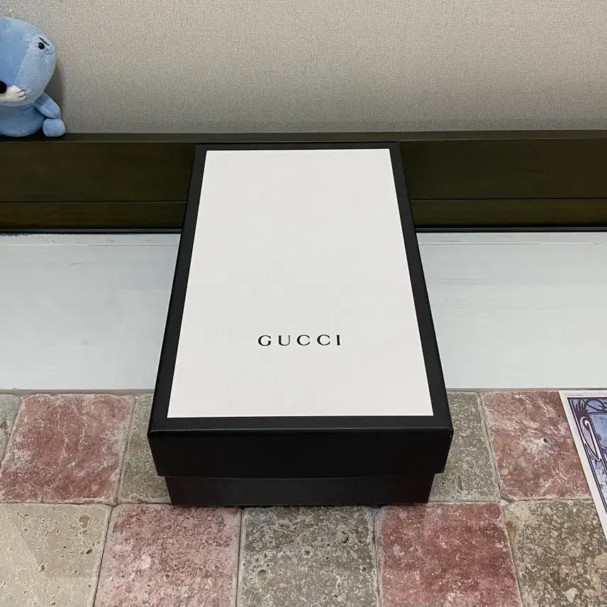 [BUNJANG] Gucci Shoe Box Set with Dust Bag, Inserts, and Booklet / 구찌 신발 박스 + 더스트 + 속지 + 북렛