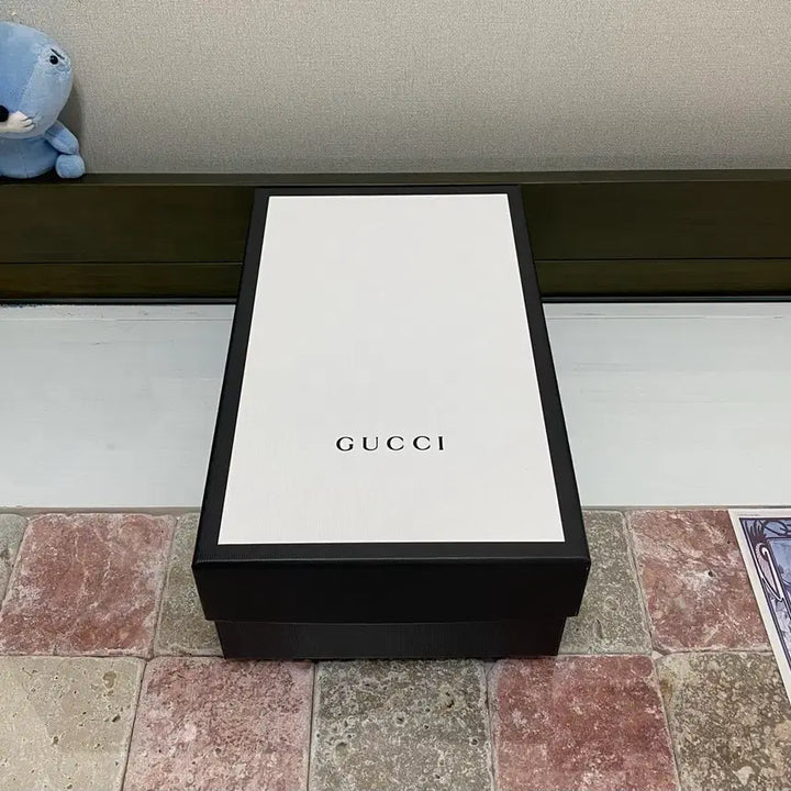 [BUNJANG] Gucci Shoe Box Set with Dust Bag, Inserts, and Booklet / 구찌 신발 박스 + 더스트 + 속지 + 북렛