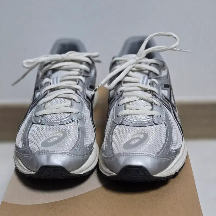 [SOLD OUT] 아식스 조그 100S 화이트 블랙 (265)