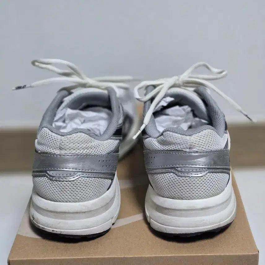 [SOLD OUT] 아식스 조그 100S 화이트 블랙 (265)