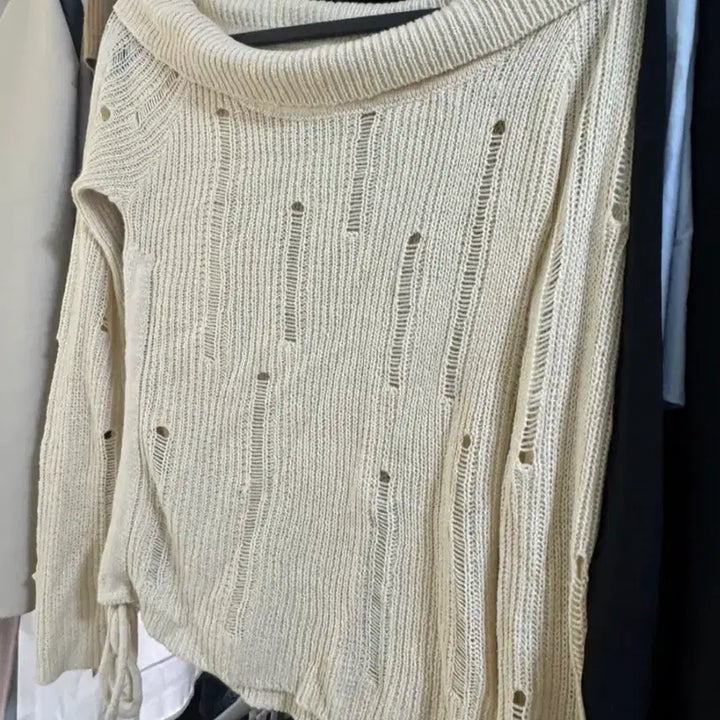 [BUNJANG] Anymore Off-Shoulder Knit Sweater / 새상품 애니원모어 오프숄더 니트