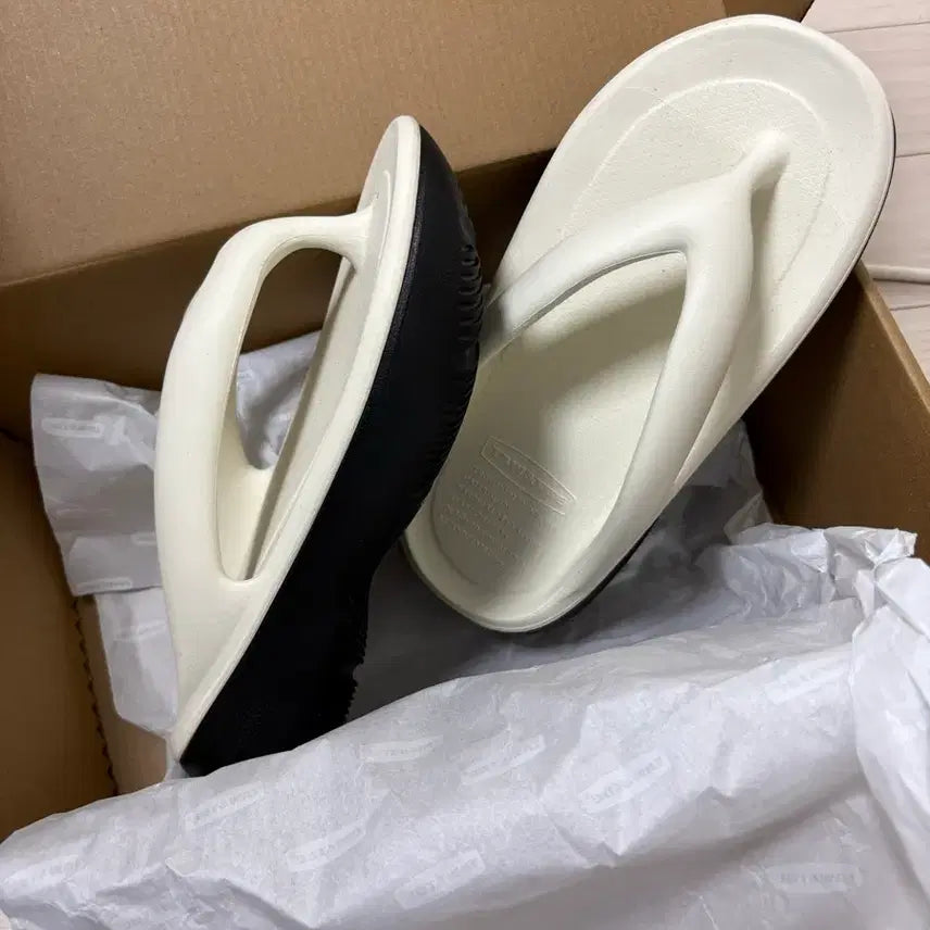 [BUNJANG] To&amp;To Zerovity Plumpy Creamy Black Slippers / 토앤토 Zerovity Plumpy 크리미 블랙