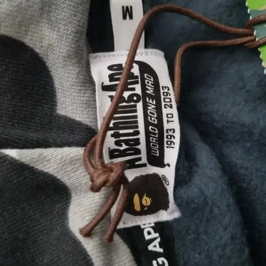 [BUNJANG] Bape 1st Camo Double Shark Hoodie Zip-up M / 베이프 1st 카모 더블샤크 후드집업 M