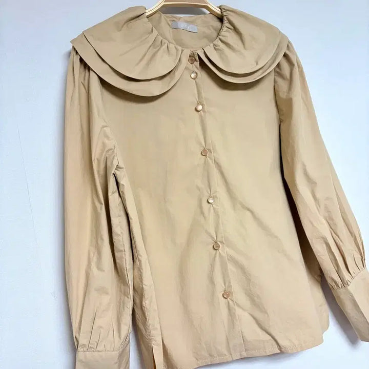 [BUNJANG] Beige Big Collar Blouse Puff Sleeve Shirt / 새상품) 베이지 빅카라 블라우스 퍼프 셔츠 카라 디테일