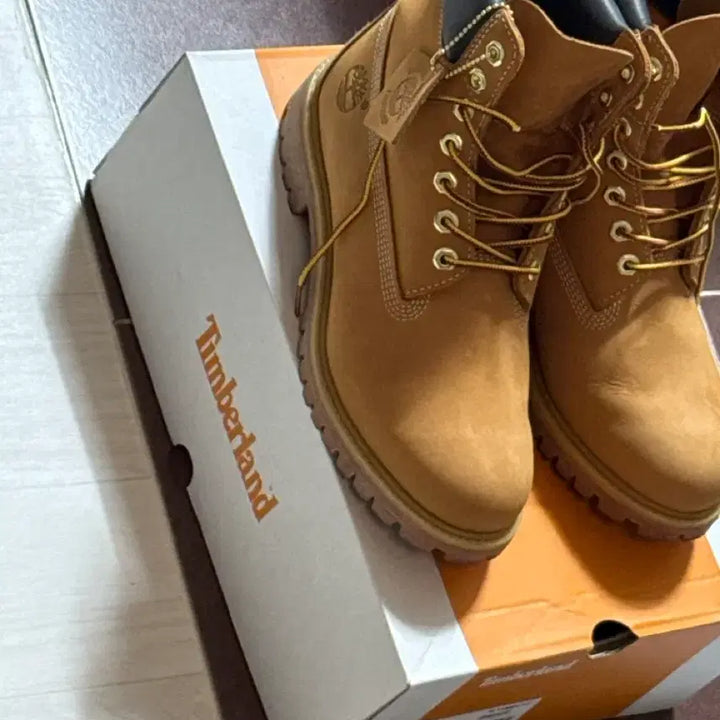 [BUNJANG] Timberland 6-Inch Premium Yellow Waterproof Boots 260 / 팀버랜드 6인치 프리미엄 옐로 워터프루프 워커부츠 260