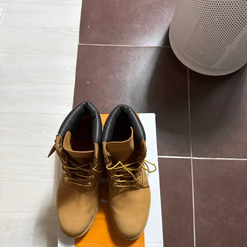 [BUNJANG] Timberland 6-Inch Premium Yellow Waterproof Boots 260 / 팀버랜드 6인치 프리미엄 옐로 워터프루프 워커부츠 260