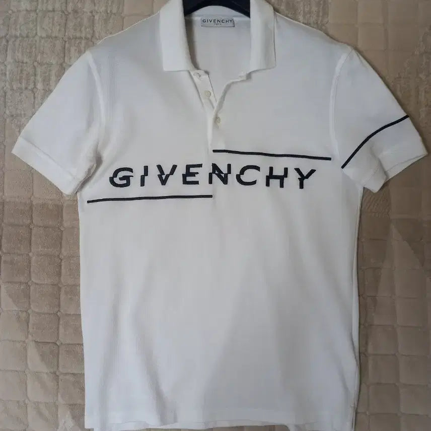 [BUNJANG] Givenchy Split Embroidered Logo Polo Shirt / 지방시 스플릿 자수로고 폴로셔츠 100