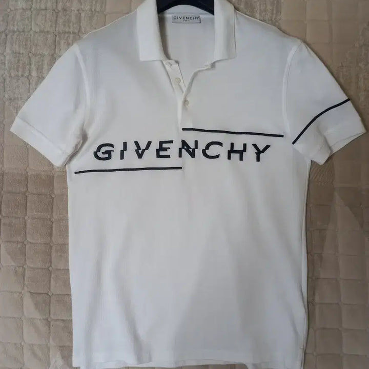 [BUNJANG] Givenchy Split Embroidered Logo Polo Shirt / 지방시 스플릿 자수로고 폴로셔츠 100