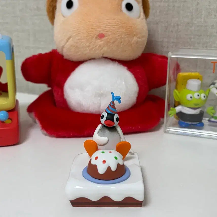 [BUNJANG] Pingu Happy Birthday Figure / 핑구 해피벌쓰데이 피규어
