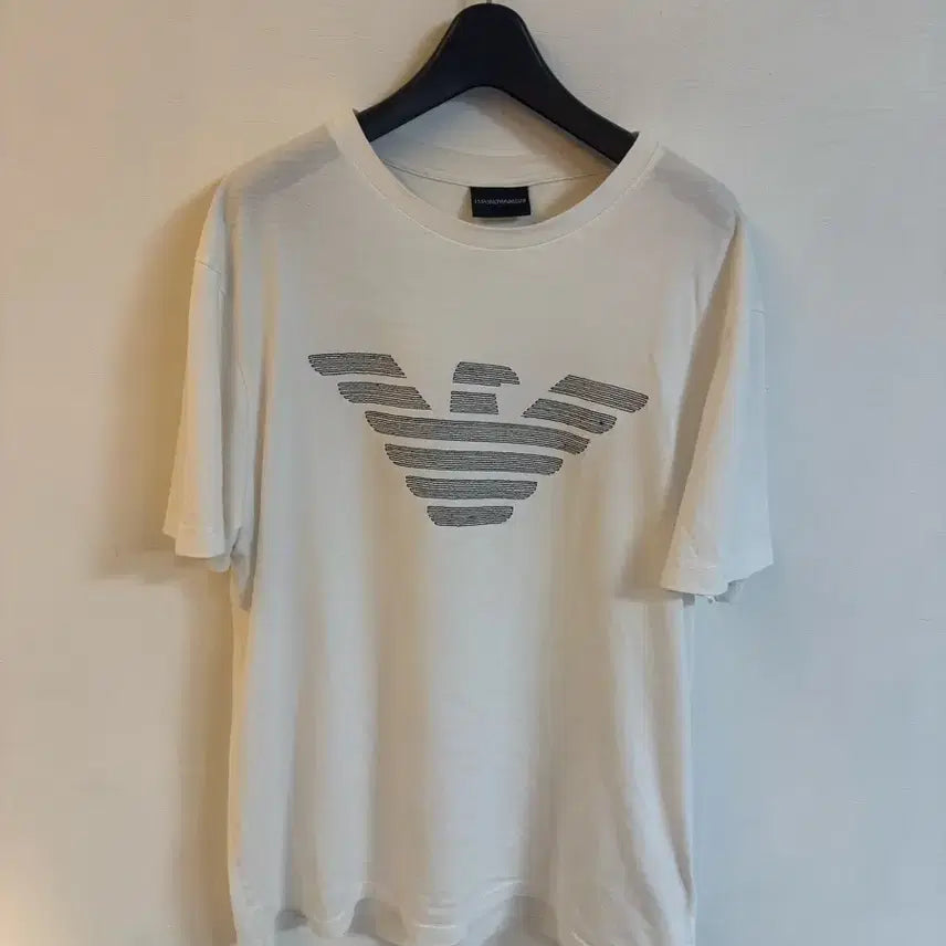 [SOLD OUT] (상태굿)엠포리오 아르마니 반팔티 화이트(XL,105-110)