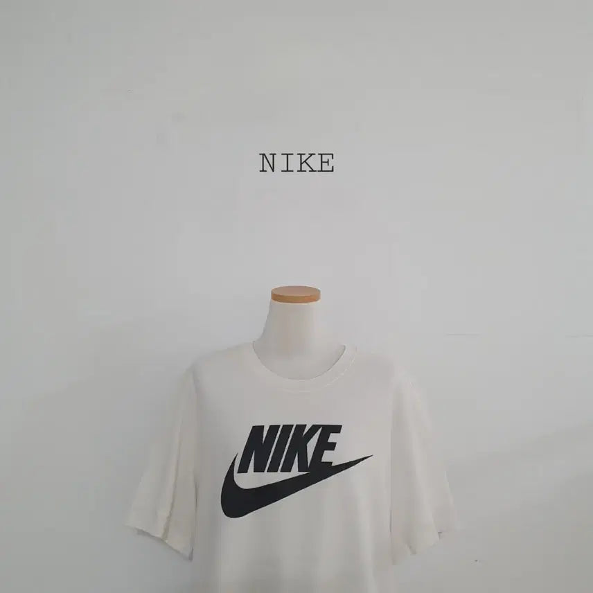 [BUNJANG] Nike White Swoosh Logo Short Sleeve T-Shirt / No.26051412 나이키 반팔 티셔츠 화이트 스우시 로고