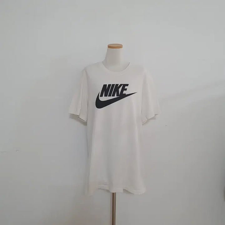 [BUNJANG] Nike White Swoosh Logo Short Sleeve T-Shirt / No.26051412 나이키 반팔 티셔츠 화이트 스우시 로고