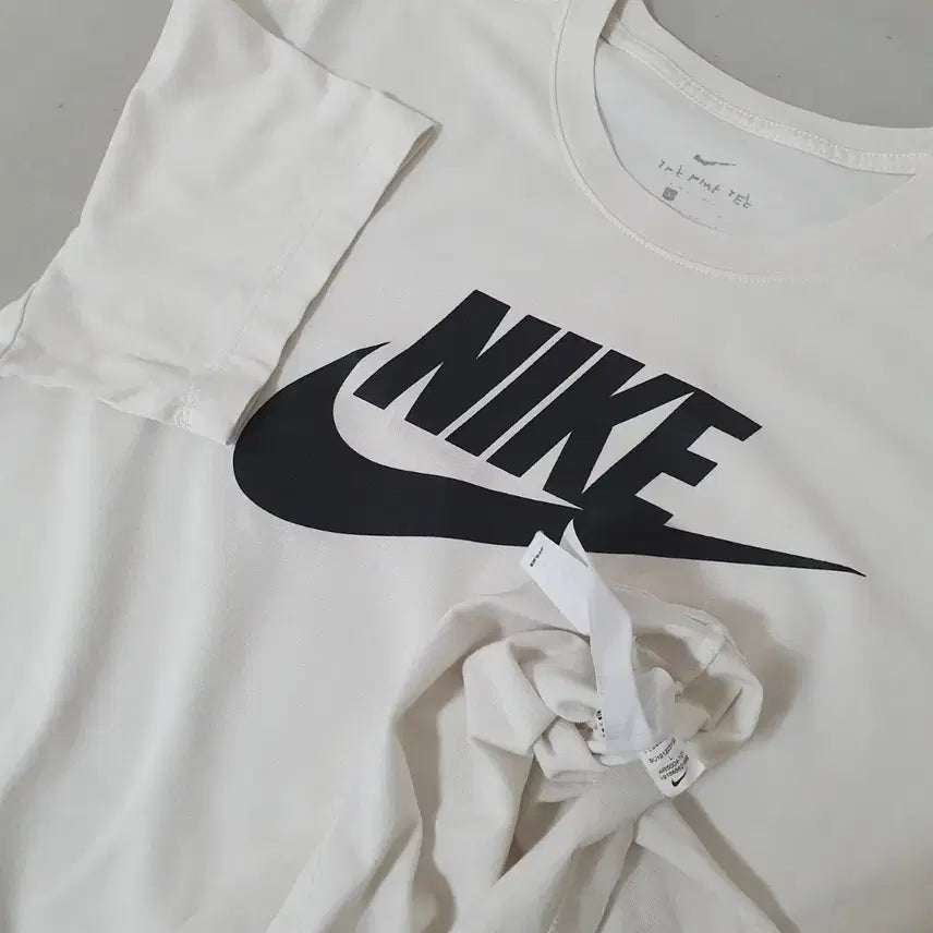 [BUNJANG] Nike White Swoosh Logo Short Sleeve T-Shirt / No.26051412 나이키 반팔 티셔츠 화이트 스우시 로고
