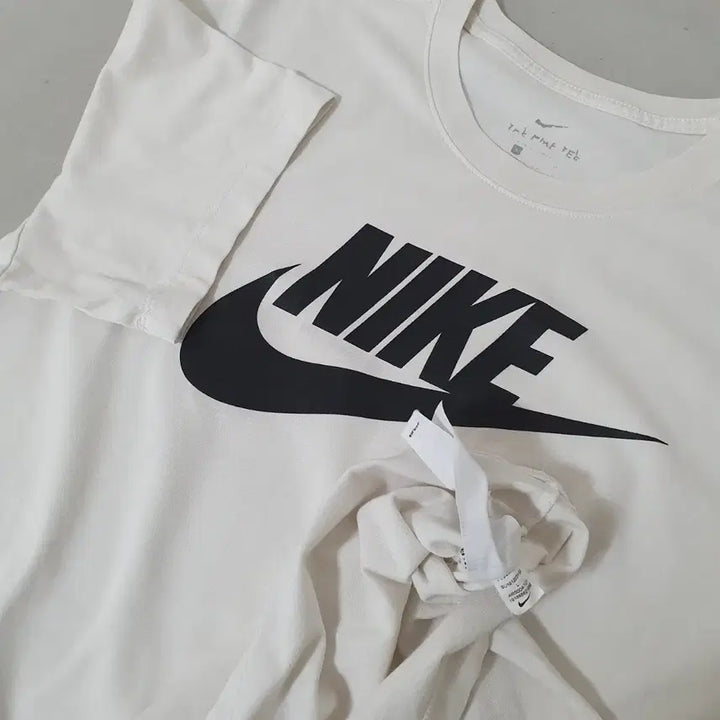 [BUNJANG] Nike White Swoosh Logo Short Sleeve T-Shirt / No.26051412 나이키 반팔 티셔츠 화이트 스우시 로고