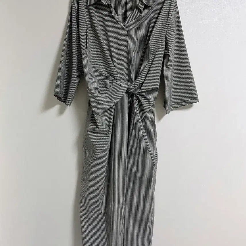 [BUNJANG] On&amp;On Striped Twist Waist Dress (Size 55) / [온앤온] 스트라이프 웨이스트 꼬임 원피스(55)