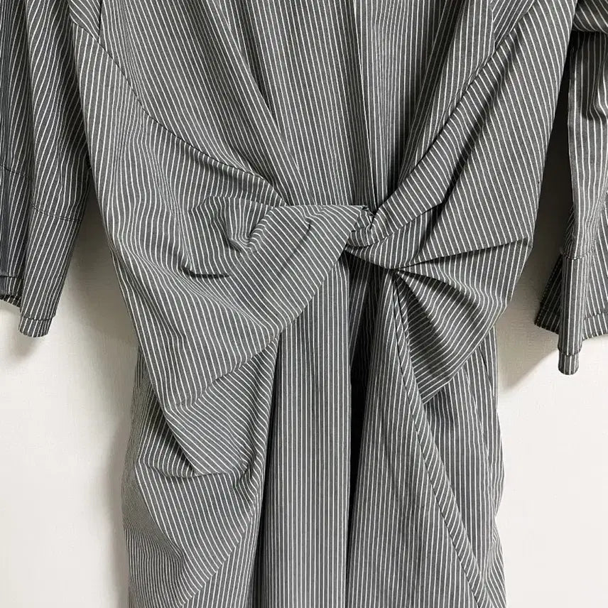 [BUNJANG] On&amp;On Striped Twist Waist Dress (Size 55) / [온앤온] 스트라이프 웨이스트 꼬임 원피스(55)