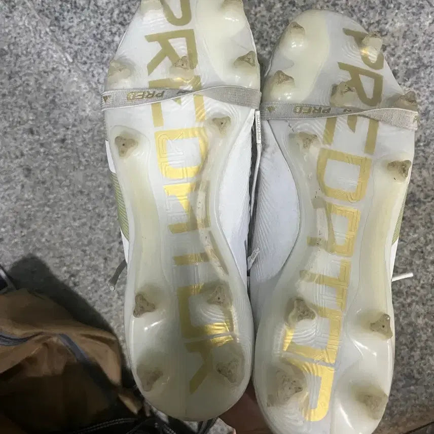 [SOLD OUT] 아디다스 프레데터 축구화 265 화이트골드 상태좋음 급처