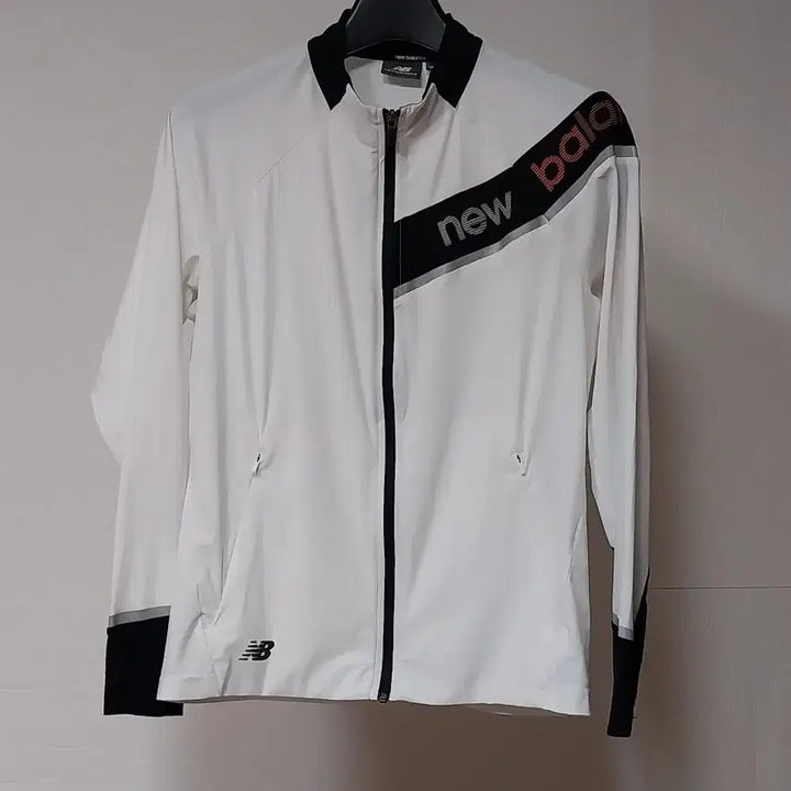 [SOLD OUT] 뉴발란스 남100 바람막이 트레이닝  자켓 러닝