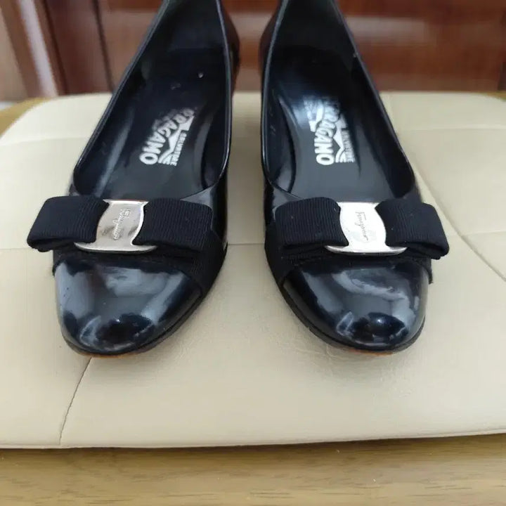 [SOLD OUT] 페라가모 블랙 리본 여성 펌프스 5D