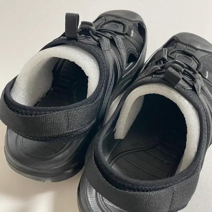 [BUNJANG] New Balance Cob Cave 260mm Sneakers / 뉴발란스 코브 샌들 260mm