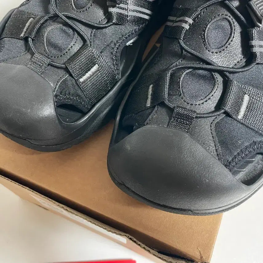 [BUNJANG] New Balance Cob Cave 260mm Sneakers / 뉴발란스 코브 샌들 260mm