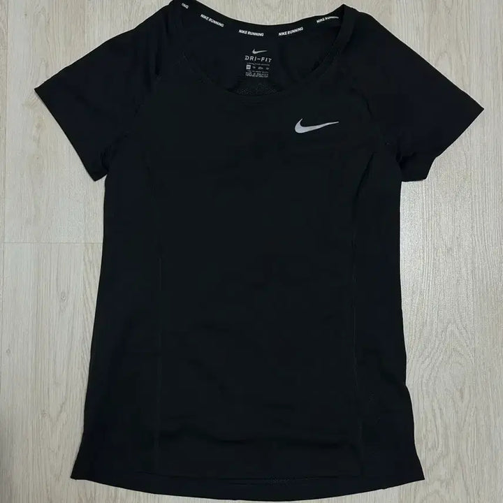 [SOLD OUT] 나이키 드라이핏 블랙 반팔 티셔츠