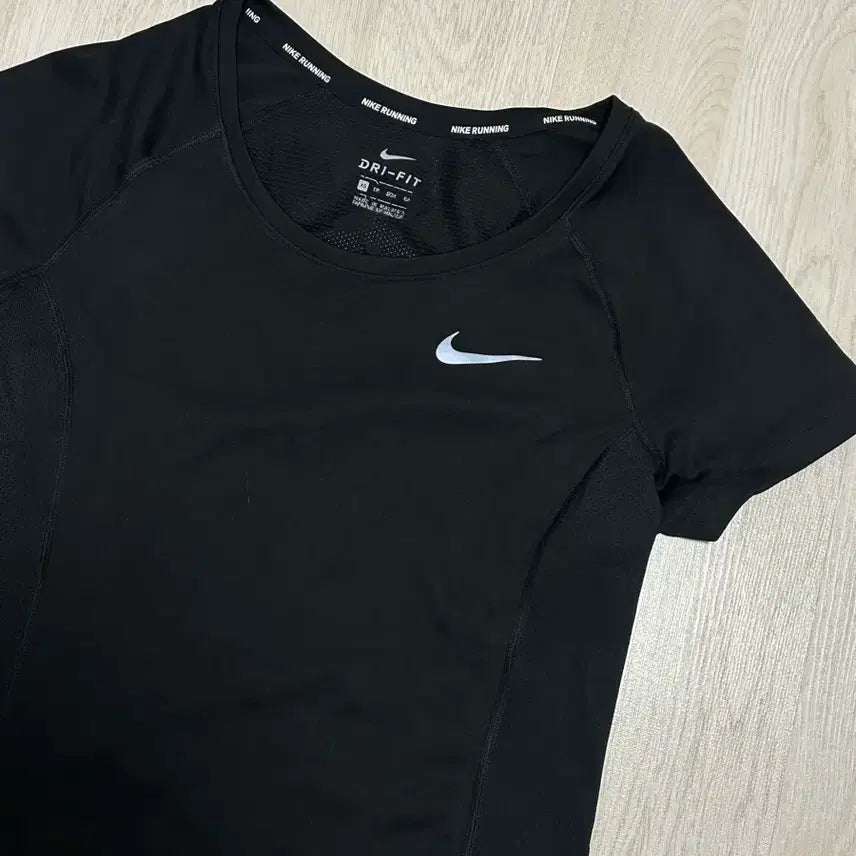 [SOLD OUT] 나이키 드라이핏 블랙 반팔 티셔츠