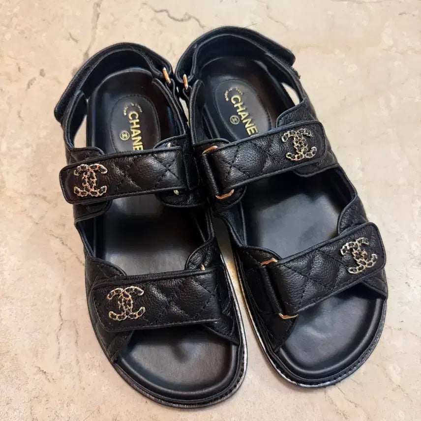 [BUNJANG] Chanel Velcro Leather Sandals / 샤넬 벨크로 레더 샌들 240 구성품 X (Not Real)