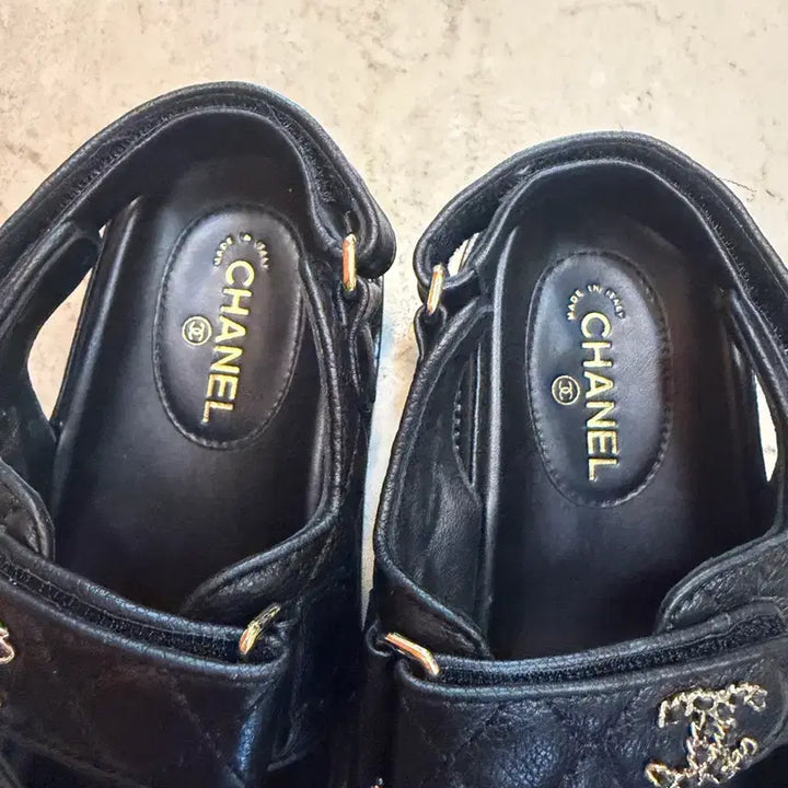 [BUNJANG] Chanel Velcro Leather Sandals / 샤넬 벨크로 레더 샌들 240 구성품 X (Not Real)