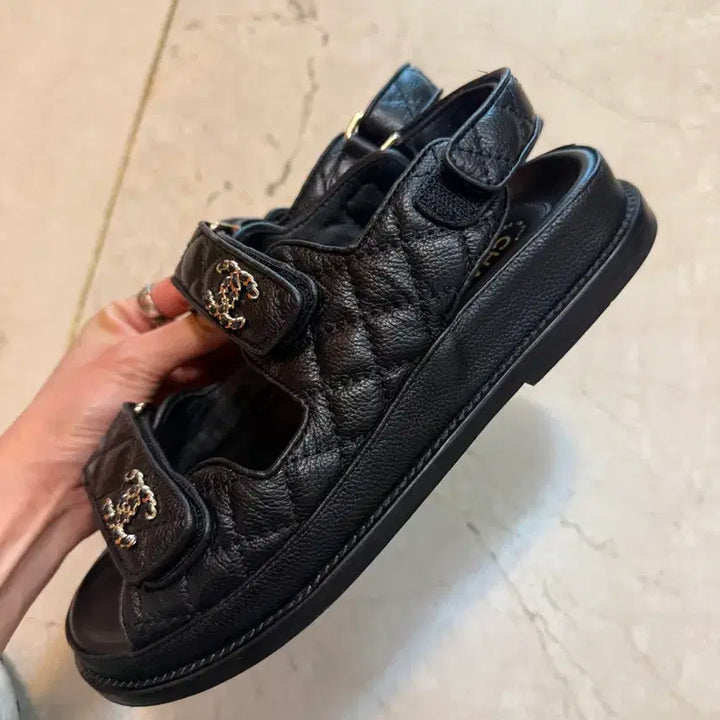 [BUNJANG] Chanel Velcro Leather Sandals / 샤넬 벨크로 레더 샌들 240 구성품 X (Not Real)