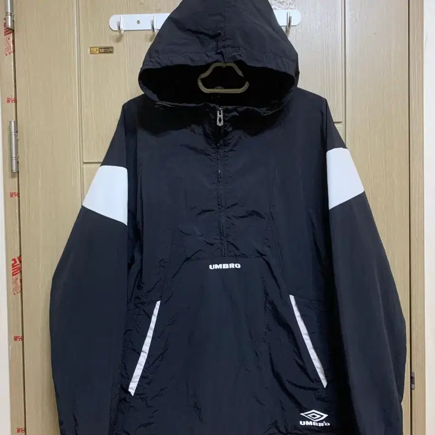 [SOLD OUT] 엄브로 블랙 바람막이 후드 자켓