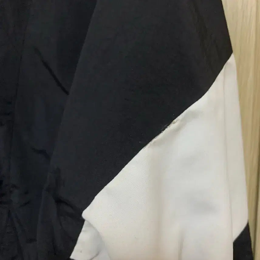 [SOLD OUT] 엄브로 블랙 바람막이 후드 자켓