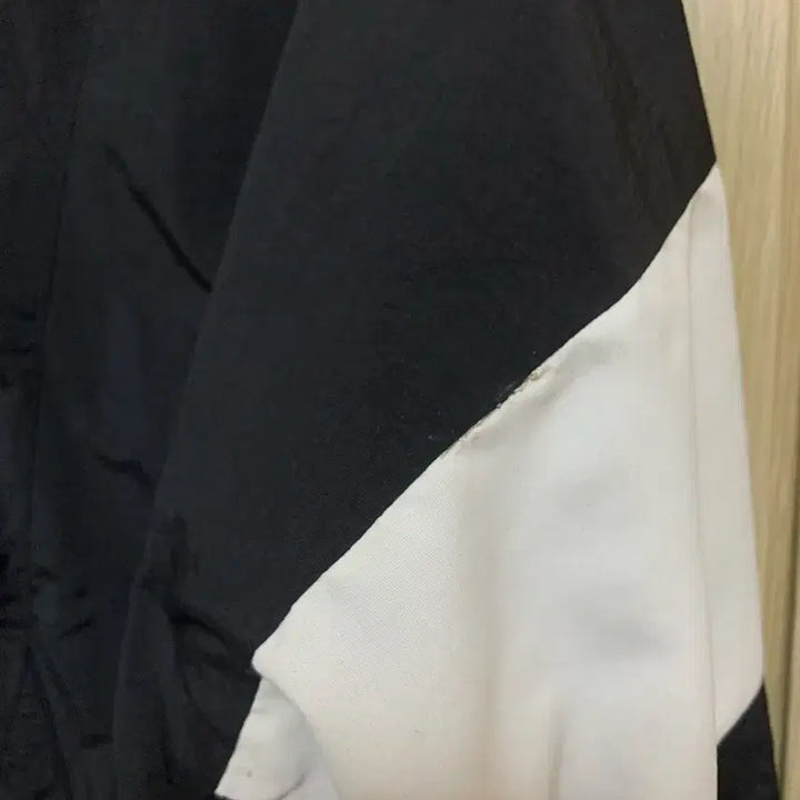 [SOLD OUT] 엄브로 블랙 바람막이 후드 자켓