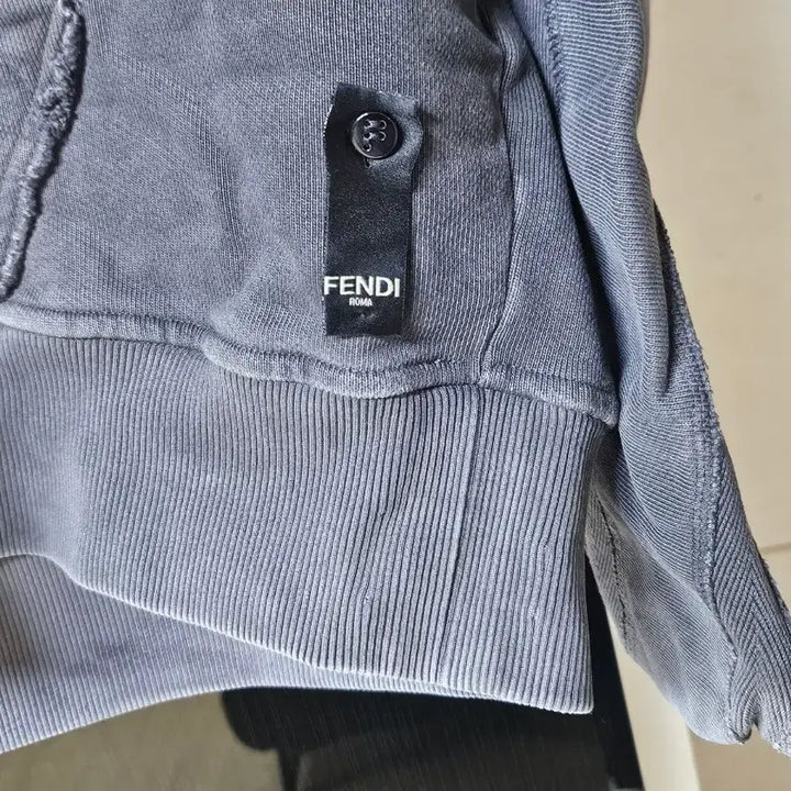 [SOLD OUT] 펜디 남성 후드티셔츠