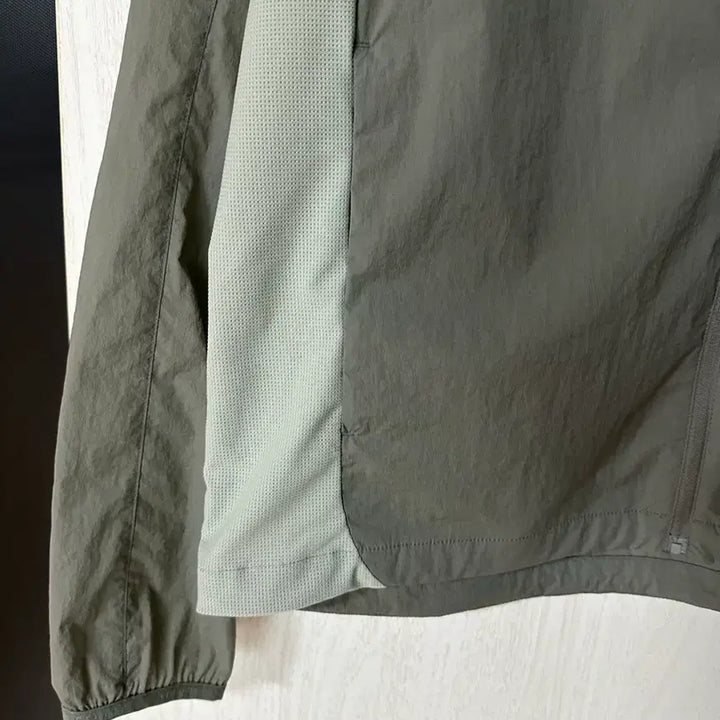 [BUNJANG] Khaki Windbreaker Jacket / 바람막이 자켓