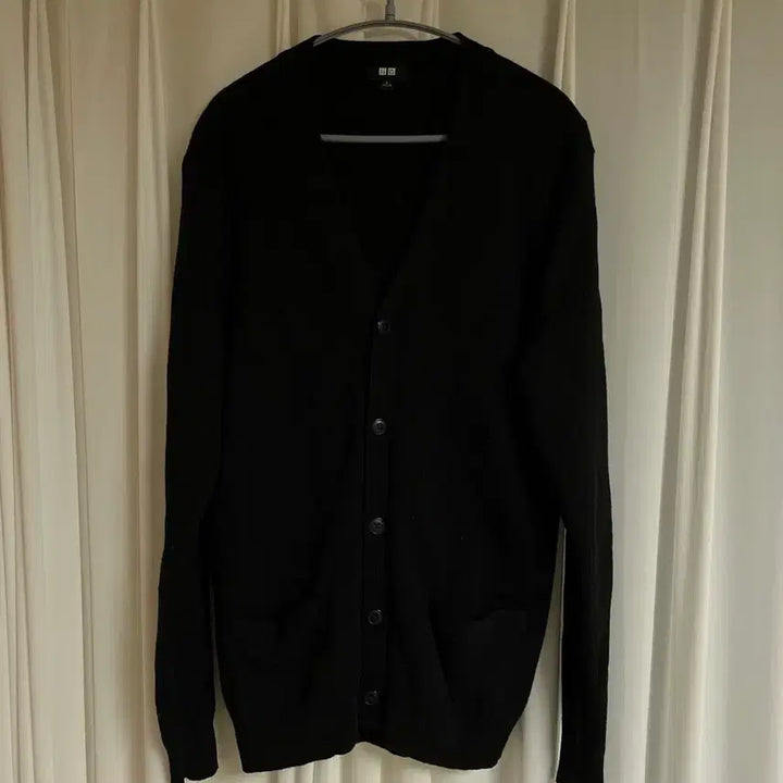 [BUNJANG] Uniqlo Merino Wool V-Neck Cardigan (Black) / 유니클로 메리노울 브이넥 가디건 (블랙)
