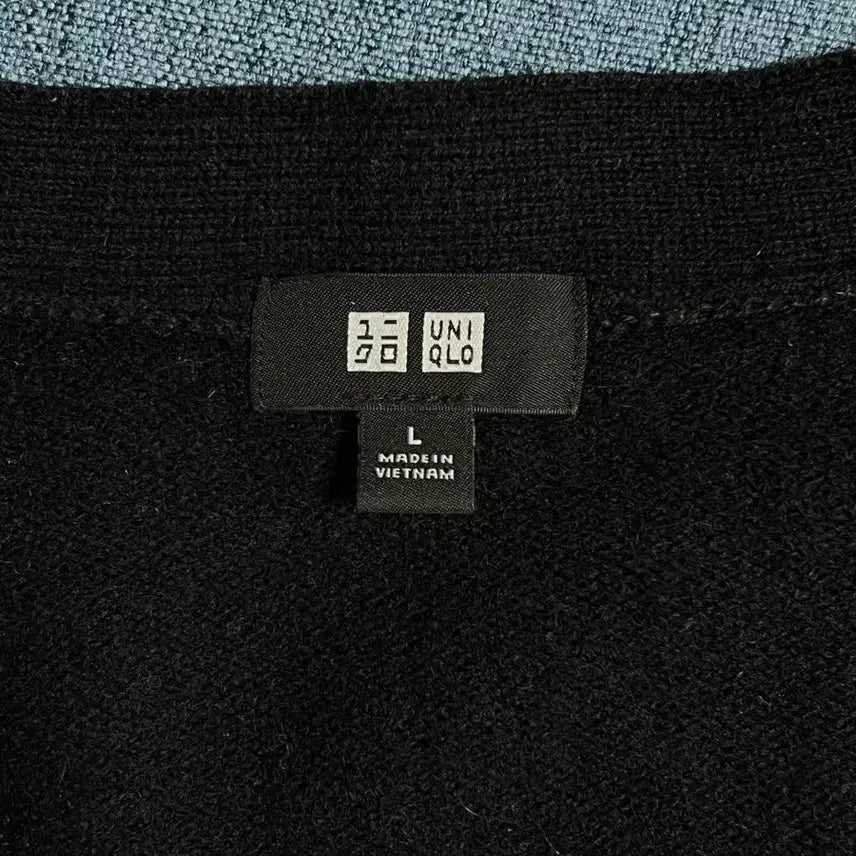 [BUNJANG] Uniqlo Merino Wool V-Neck Cardigan (Black) / 유니클로 메리노울 브이넥 가디건 (블랙)