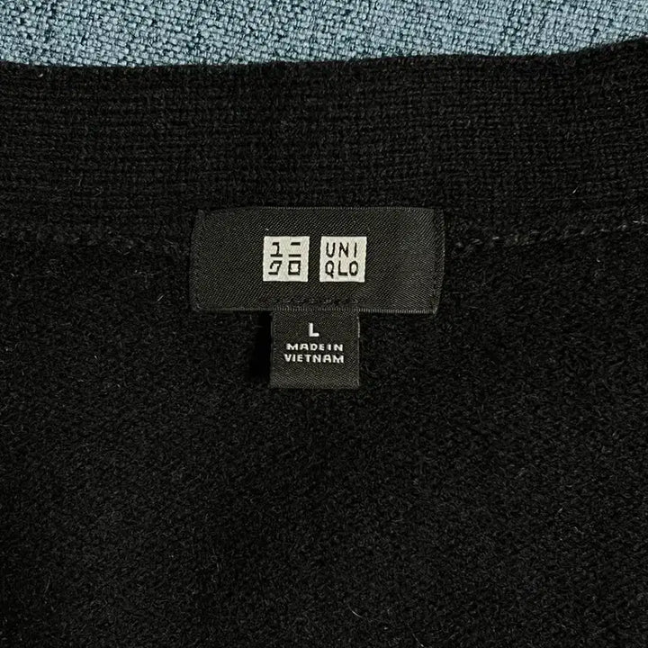[BUNJANG] Uniqlo Merino Wool V-Neck Cardigan (Black) / 유니클로 메리노울 브이넥 가디건 (블랙)