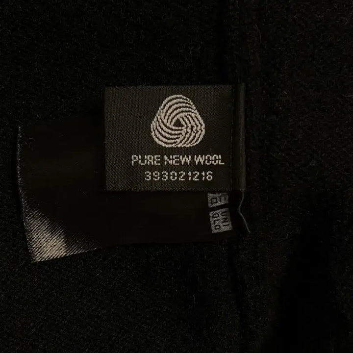 [BUNJANG] Uniqlo Merino Wool V-Neck Cardigan (Black) / 유니클로 메리노울 브이넥 가디건 (블랙)