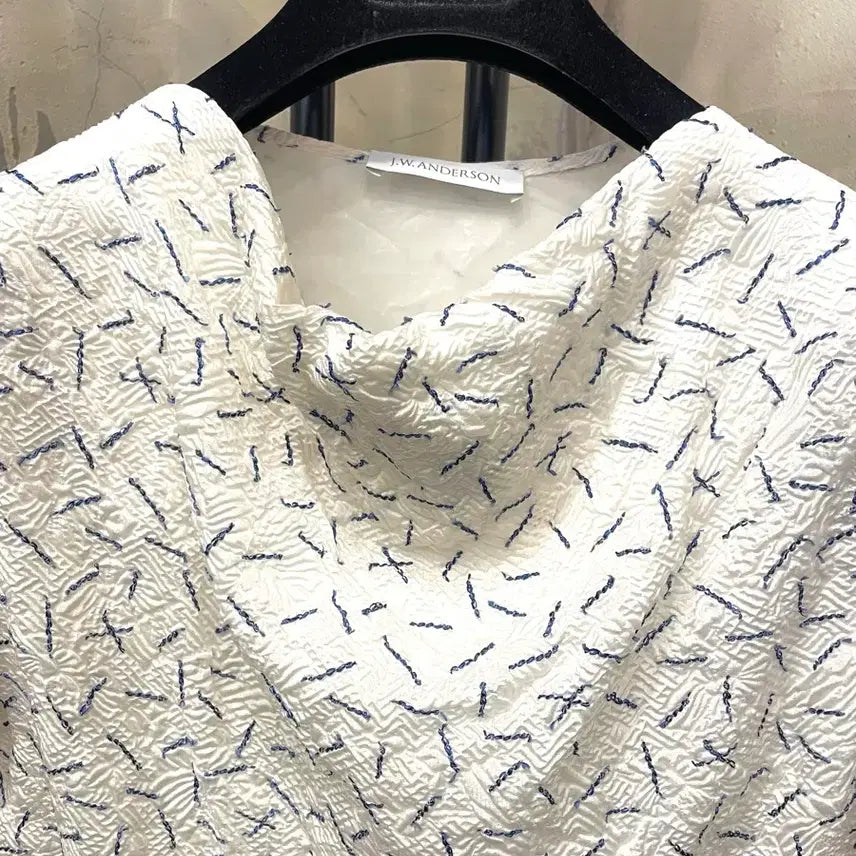 [BUNJANG] JW Anderson Silk Wrinkled Stitch Short Sleeve Blouse / 44~55 JW Anderson 실크 쭈글이 스티칭 반팔 블라우스