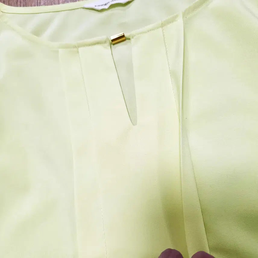 [BUNJANG] kinder salmon Yellow Blouse / 킨더살몬(kinder salmon) 블라우스 55-66