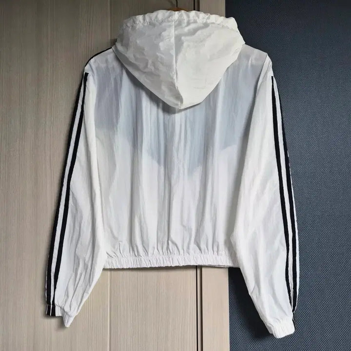 [BUNJANG] Colorblock Cropped Windbreaker Hoodie Zip-Up / [새상품] 배색 크롭 바람막이 후드집업 / 요즘핏 / 데일리