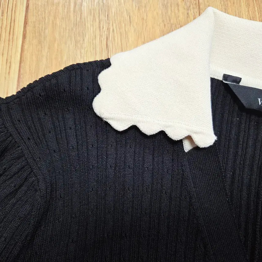 [BUNJANG] VALENCIA Gold Button Knit Dress / 발렌시아(VALENCIA) 골드버튼 니트원피스 55-66 새상품