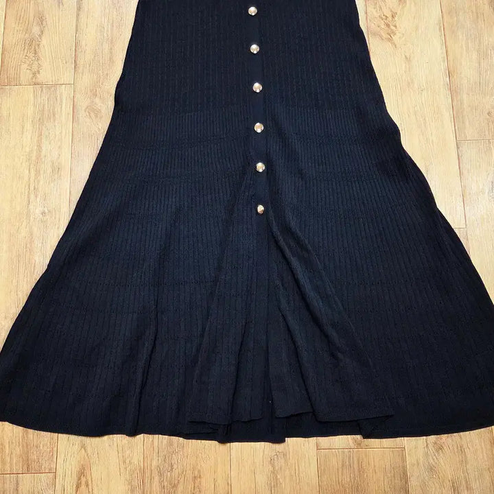 [BUNJANG] VALENCIA Gold Button Knit Dress / 발렌시아(VALENCIA) 골드버튼 니트원피스 55-66 새상품